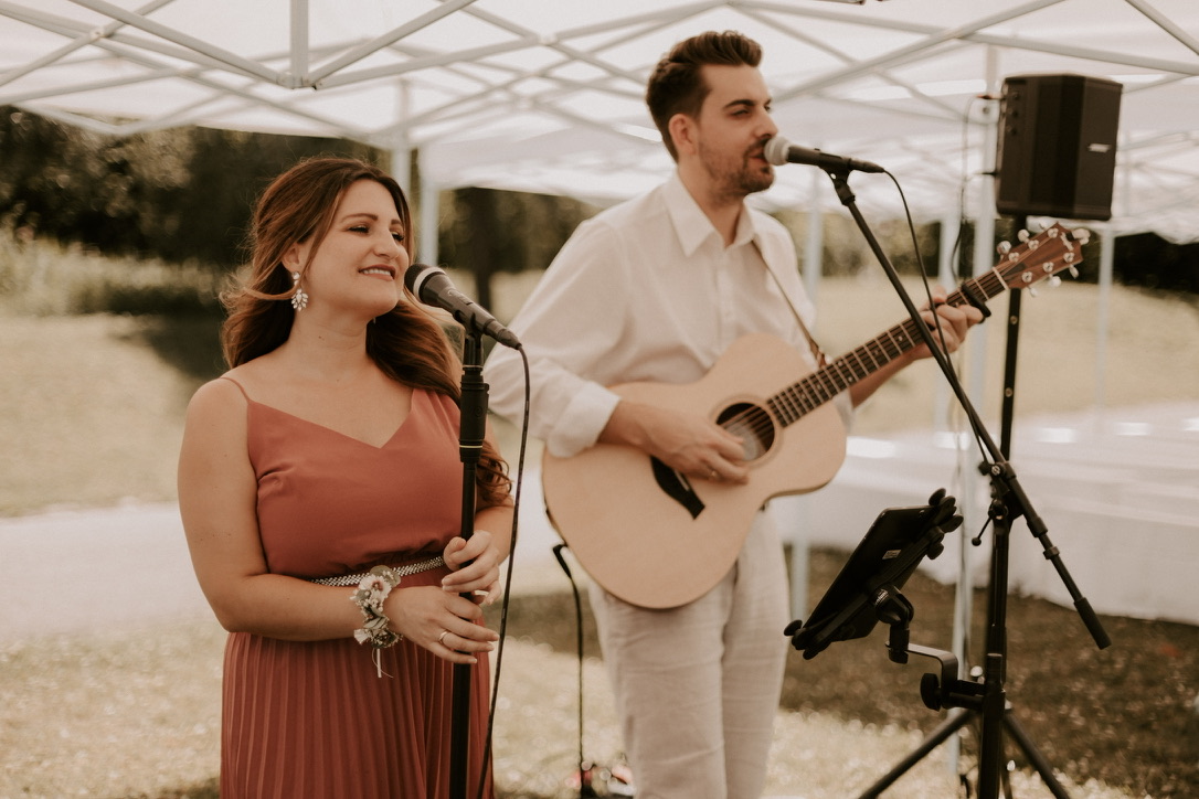 Melodic Akustik Duo Livemusik Hochzeit Romina Rouven Sadler Hochzeitsplanung Karlsruhe Stuttgart Hochzeitssängerin Hochzeitsband Trauung am See Morrhof