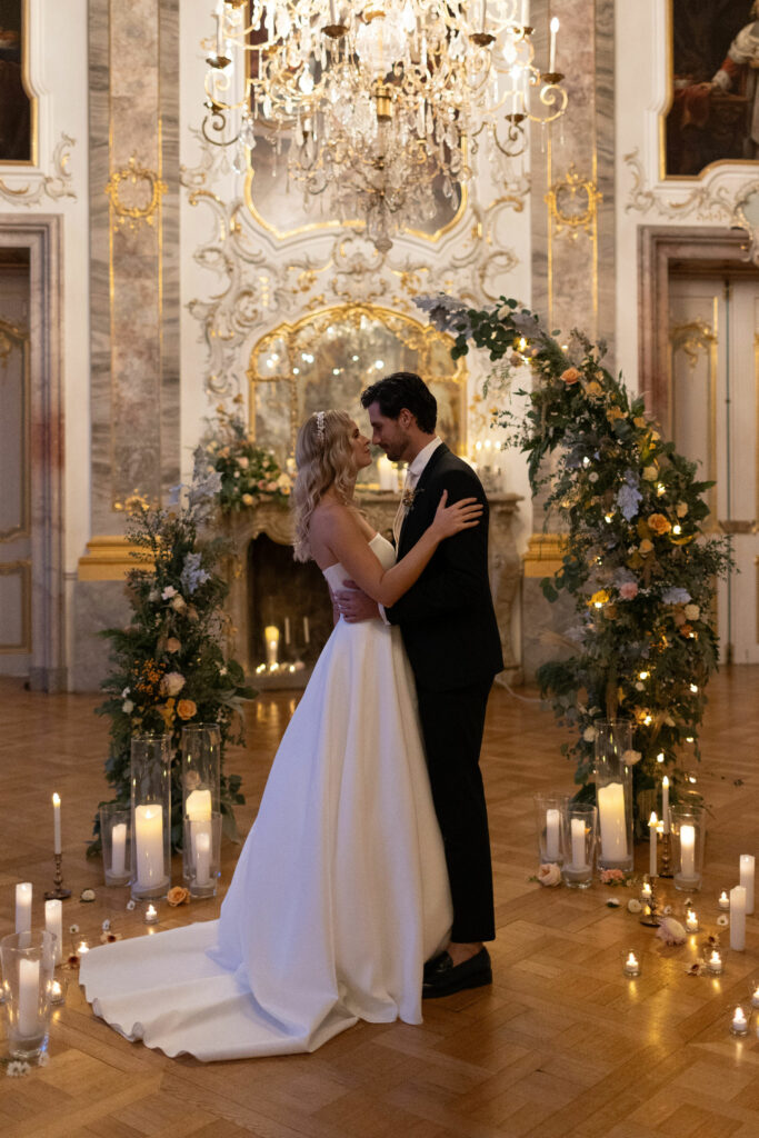 Candle-light trauung schloss bruchsal heiraten standesamtliche trauung schloss bruchsal Karlsruhe Stuttgart Hochzeitsplanerin Italien Brautstrauss